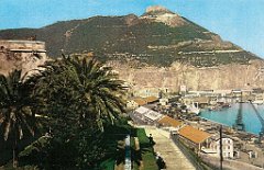 236-vue sur port et montagne